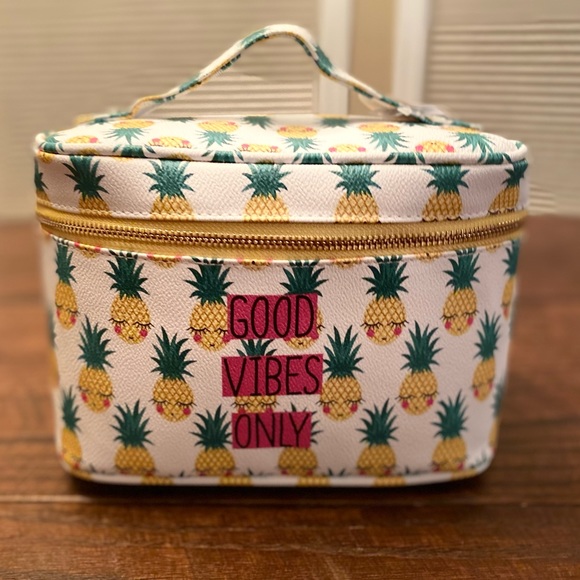 Good Vibes Only Pineapple Cosmetic Carrying Case With Handle - Picture 3 of 12